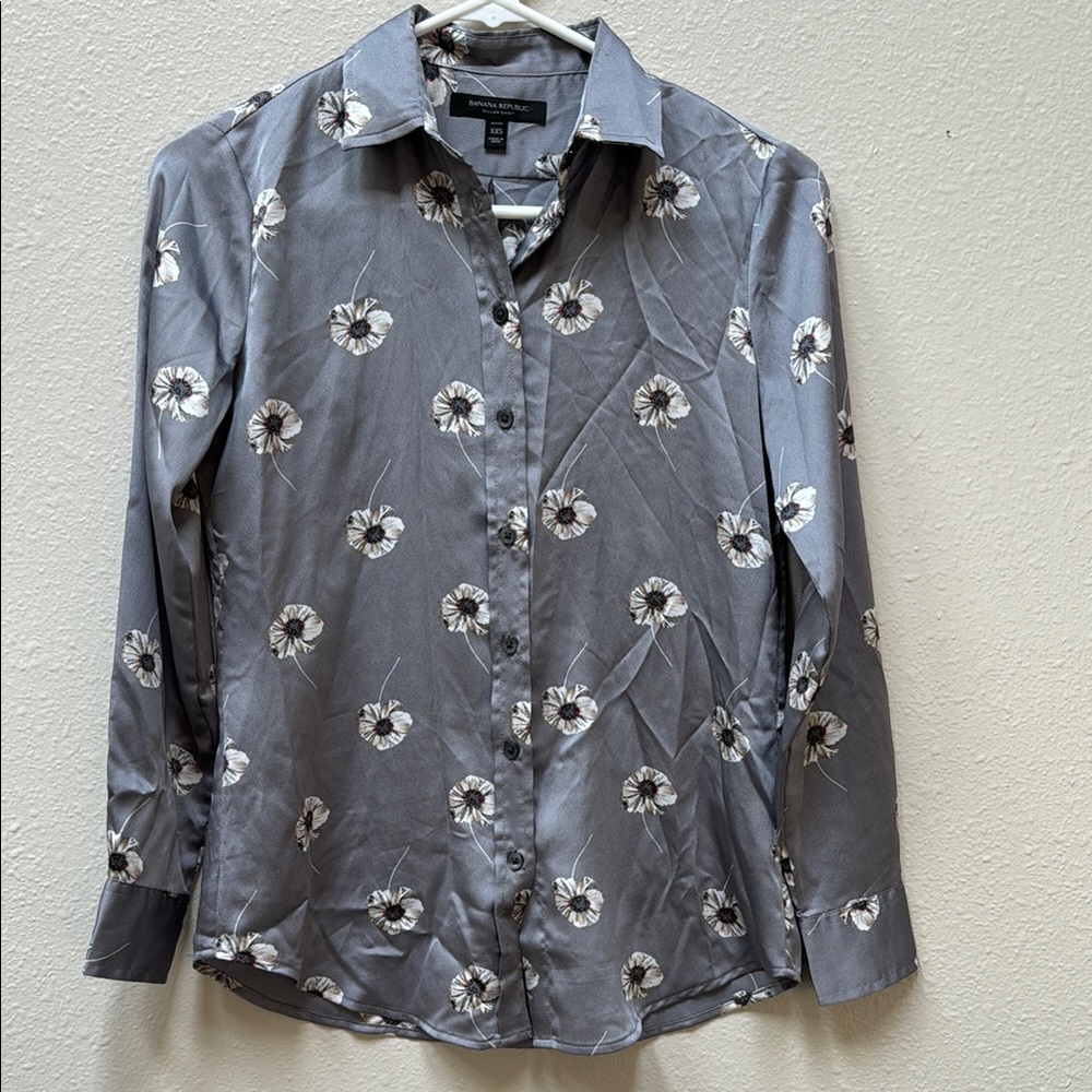 Women’s XXS Banana Republic Lavender Floral Print Casual Button Down Shirt